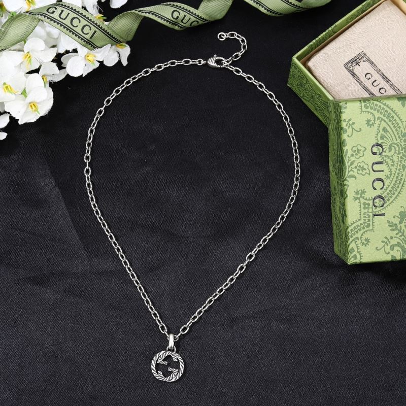 G*u*i necklaces